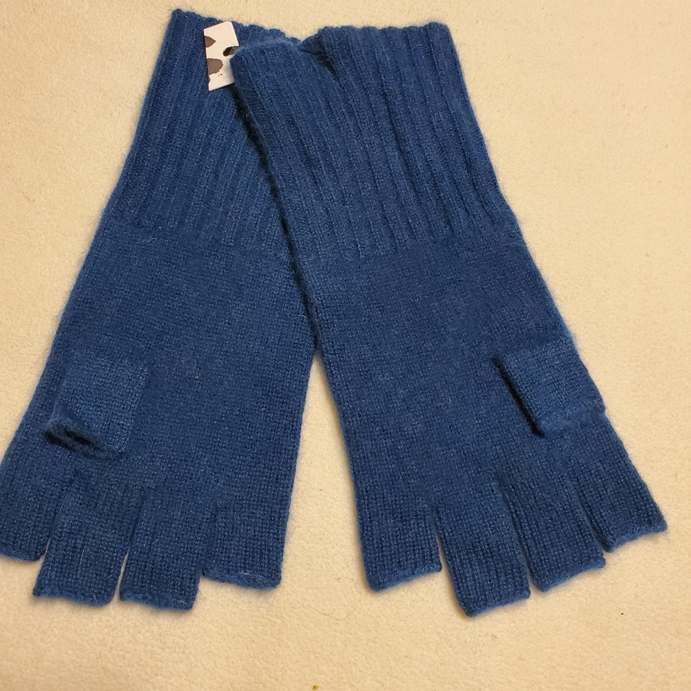 Halogen 100%Cashmere gloves color blue new with ta